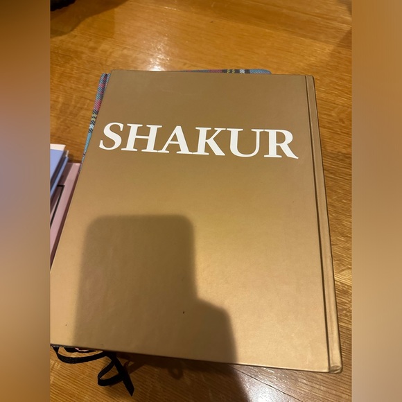 Tupac: Resurrection 1971 - 1996 Book - Picture 2 of 3